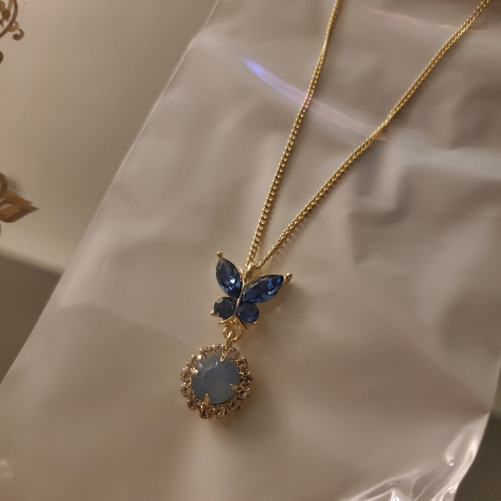 🦋Blue crystal fire opal butterfly necklace - Picture 5 of 7